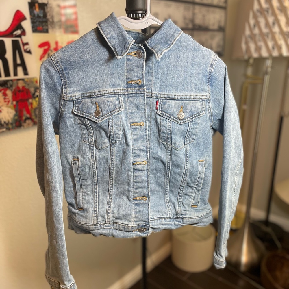 Levi's women light wash blue denim jacket